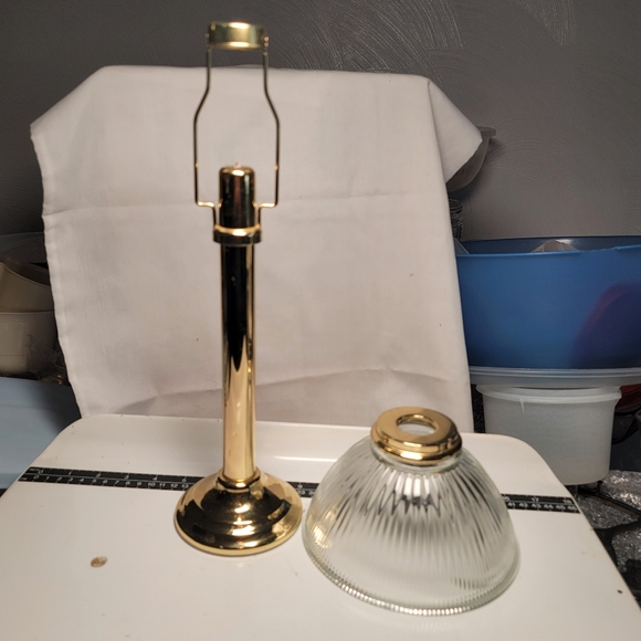 VTG. Partylite Brass Candle Lamp and Glass Shade. - Picture 2 of 11